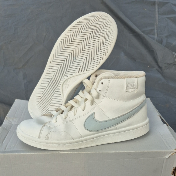 Nike Court Royale 2 Mid "White Blue Tint" Size 7 Womens 2023 Release CT1725-106 - Picture 1 of 16